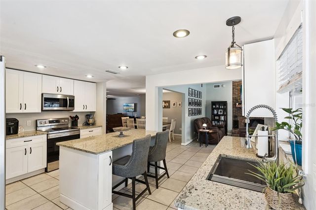 516 PINEVIEW STREET, Altamonte Springs, FL 32701