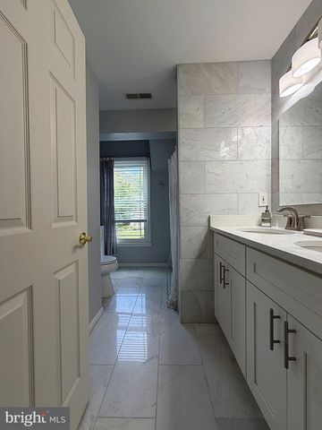 107 BENTLEY DR, Mount Laurel, NJ 08054