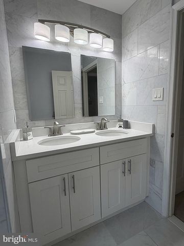 107 BENTLEY DR, Mount Laurel, NJ 08054