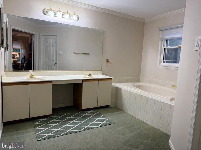 107 BENTLEY DR, Mount Laurel, NJ 08054