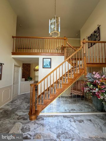 107 BENTLEY DR, Mount Laurel, NJ 08054