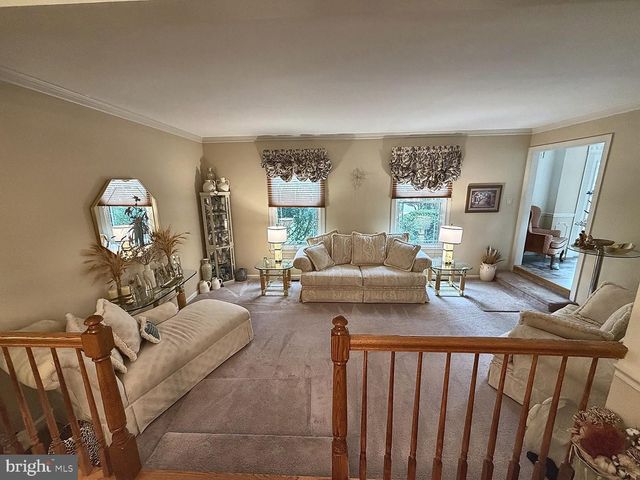 107 BENTLEY DR, Mount Laurel, NJ 08054