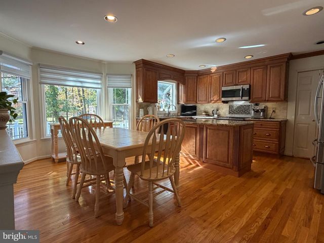 107 BENTLEY DR, Mount Laurel, NJ 08054