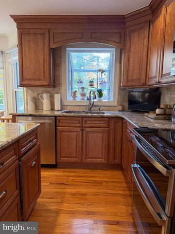 107 BENTLEY DR, Mount Laurel, NJ 08054