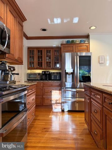 107 BENTLEY DR, Mount Laurel, NJ 08054