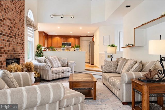 107 BENTLEY DR, Mount Laurel, NJ 08054