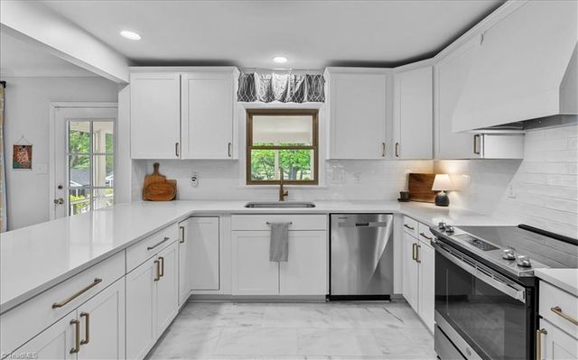 3707 W Friendly Avenue, Greensboro, NC 27410