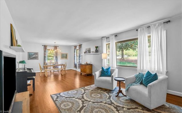 3707 W Friendly Avenue, Greensboro, NC 27410