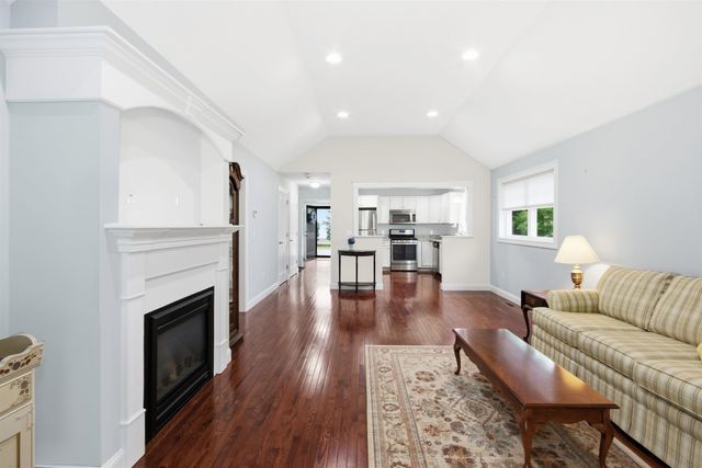 19 Furnival Road, Nashua, NH 03064