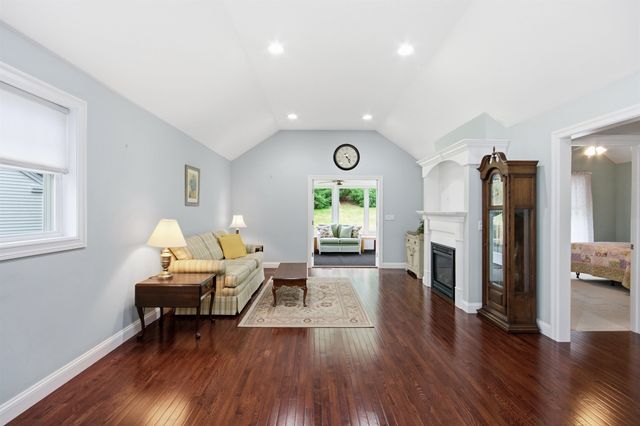 19 Furnival Road, Nashua, NH 03064