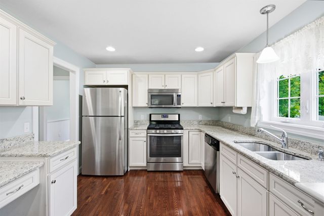 19 Furnival Road, Nashua, NH 03064