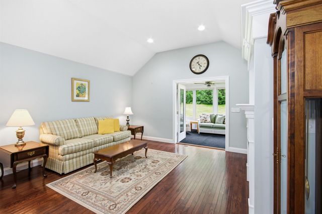 19 Furnival Road, Nashua, NH 03064