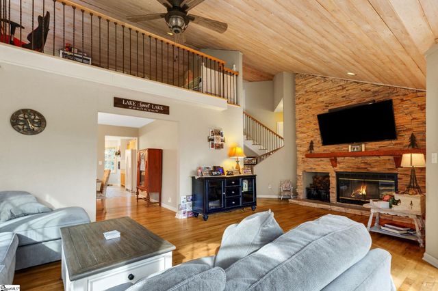 610 Pointe Wildwood Drive, Seneca, SC 29678