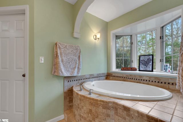 610 Pointe Wildwood Drive, Seneca, SC 29678