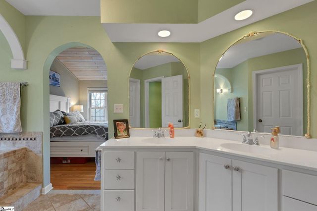 610 Pointe Wildwood Drive, Seneca, SC 29678