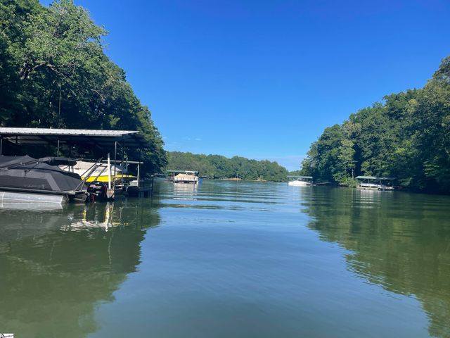 610 Pointe Wildwood Drive, Seneca, SC 29678