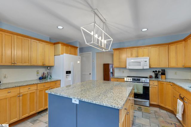 610 Pointe Wildwood Drive, Seneca, SC 29678