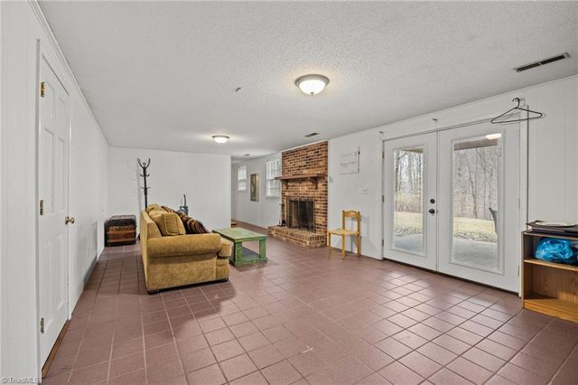 1709 Brandywine Drive, Clemmons, NC 27012