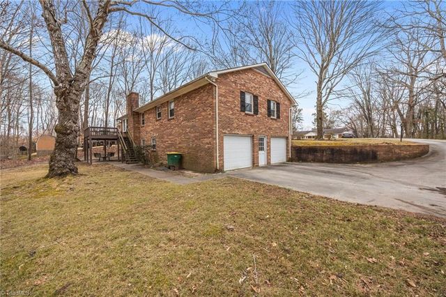 1709 Brandywine Drive, Clemmons, NC 27012