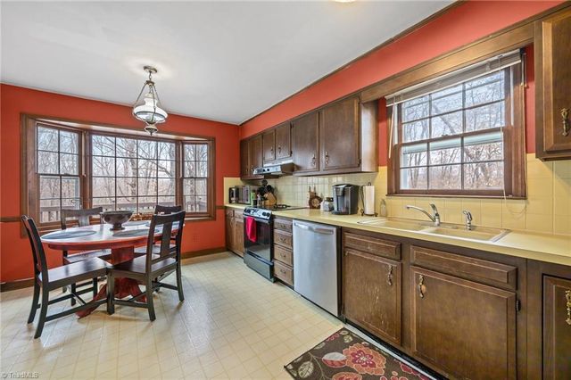 1709 Brandywine Drive, Clemmons, NC 27012