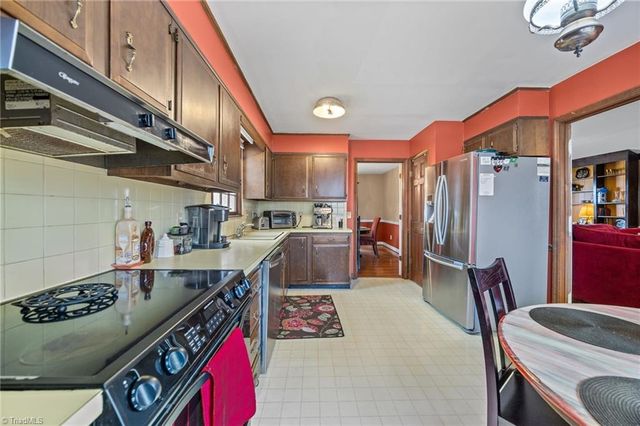 1709 Brandywine Drive, Clemmons, NC 27012