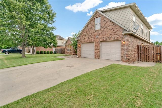 4334 E Oakmont Drive, Fayetteville, AR 72701