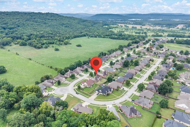 4334 E Oakmont Drive, Fayetteville, AR 72701