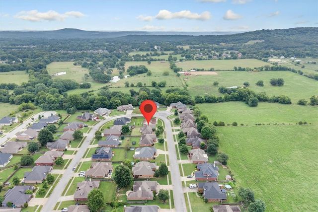 4334 E Oakmont Drive, Fayetteville, AR 72701