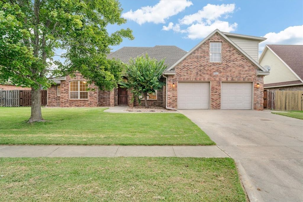 4334 E Oakmont Drive, Fayetteville, AR 72701