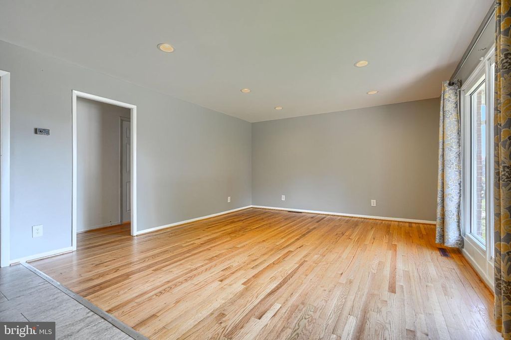 Image 11 of property listing at 112 CONEWOOD AVE, Reisterstown, MD 21136