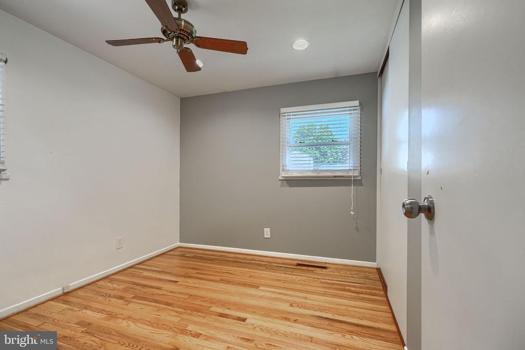 Image 19 of property listing at 112 CONEWOOD AVE, Reisterstown, MD 21136