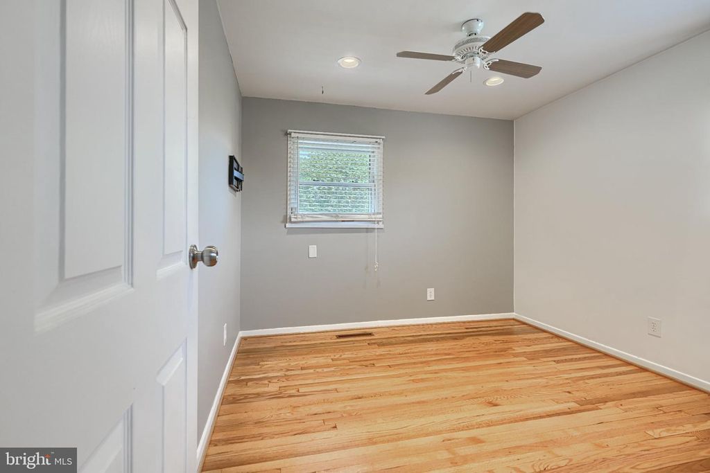 Image 21 of property listing at 112 CONEWOOD AVE, Reisterstown, MD 21136