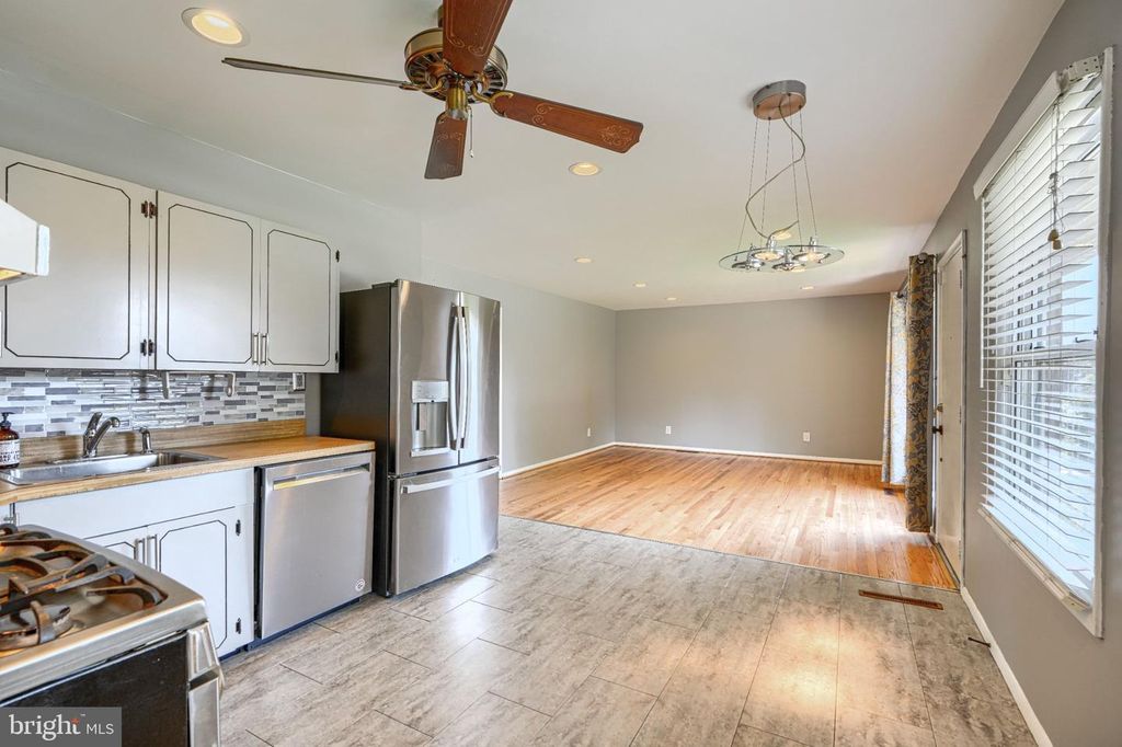 Image 6 of property listing at 112 CONEWOOD AVE, Reisterstown, MD 21136