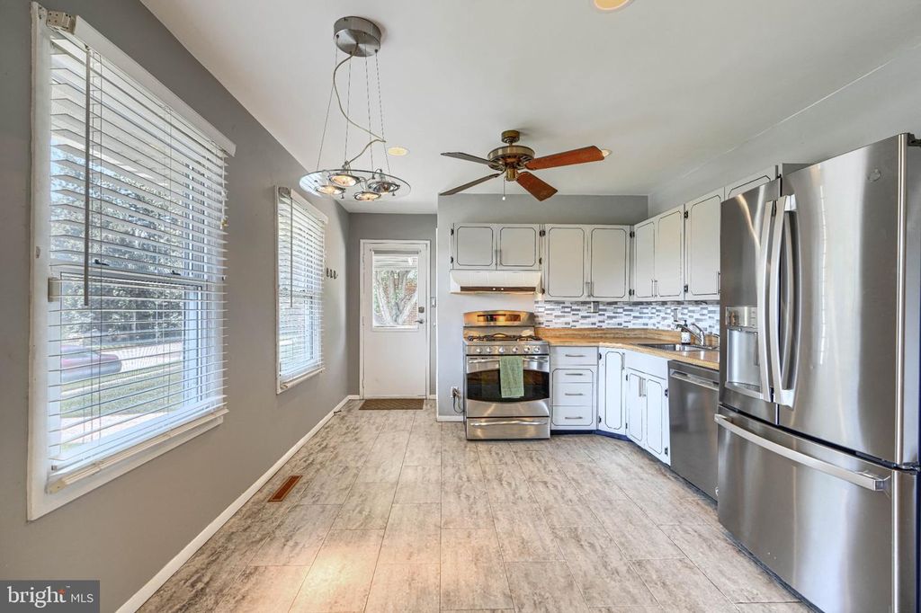 Image 7 of property listing at 112 CONEWOOD AVE, Reisterstown, MD 21136