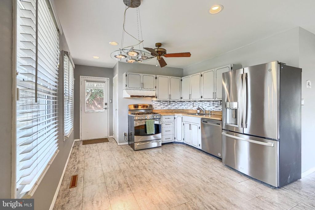 Image 9 of property listing at 112 CONEWOOD AVE, Reisterstown, MD 21136
