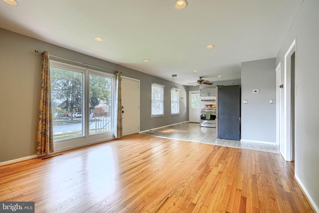 Image 10 of property listing at 112 CONEWOOD AVE, Reisterstown, MD 21136