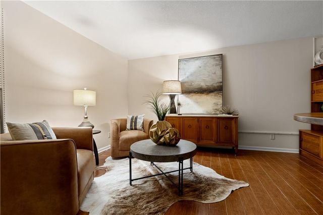 11020 Charlotte Street, Kansas City, MO 64131