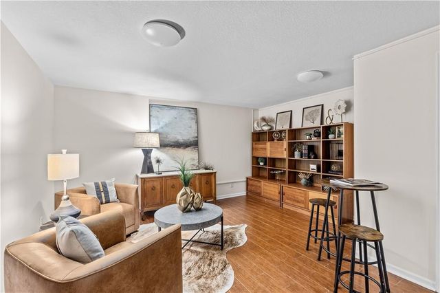 11020 Charlotte Street, Kansas City, MO 64131