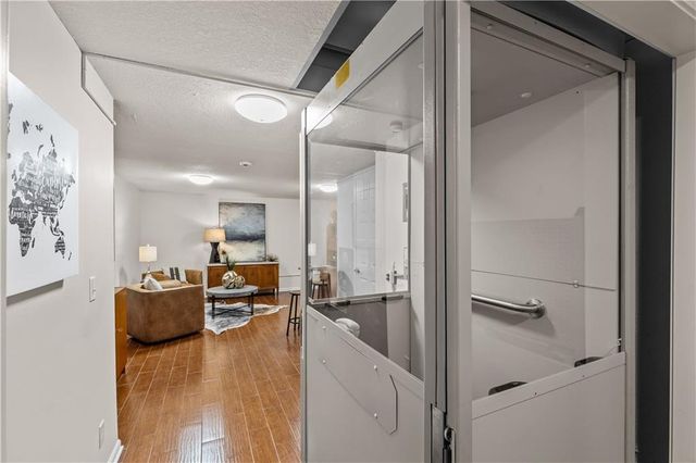 11020 Charlotte Street, Kansas City, MO 64131