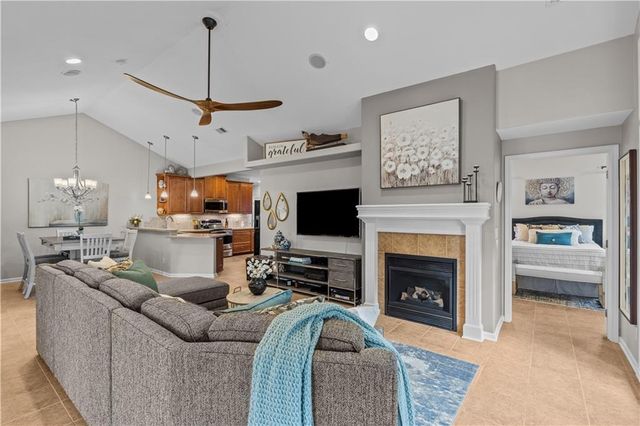 11020 Charlotte Street, Kansas City, MO 64131