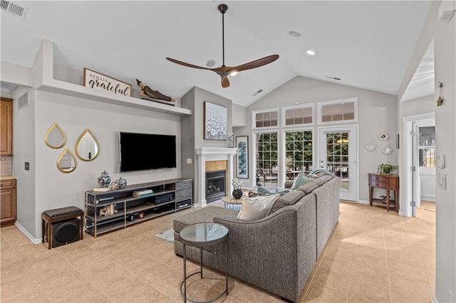 11020 Charlotte Street, Kansas City, MO 64131