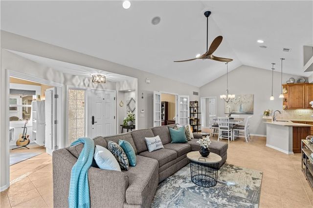 11020 Charlotte Street, Kansas City, MO 64131