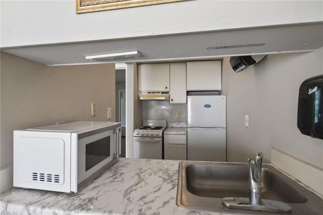 223 Pacific DR, Hampton, VA 23666