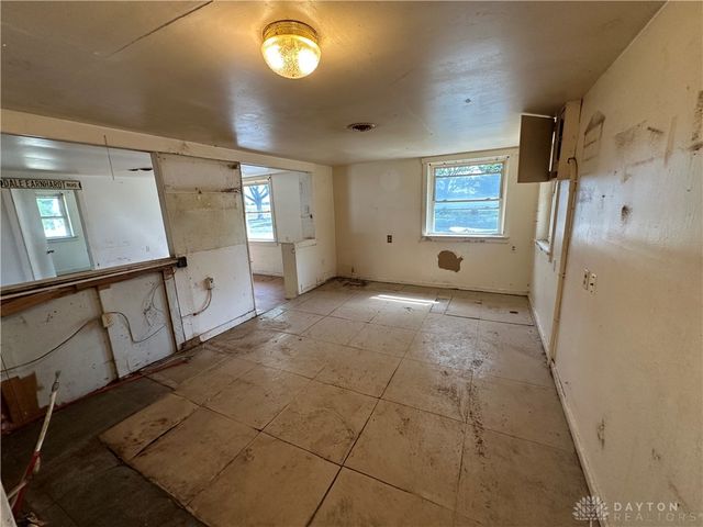 2960 N Diamond Mill Road, Dayton, OH 45426