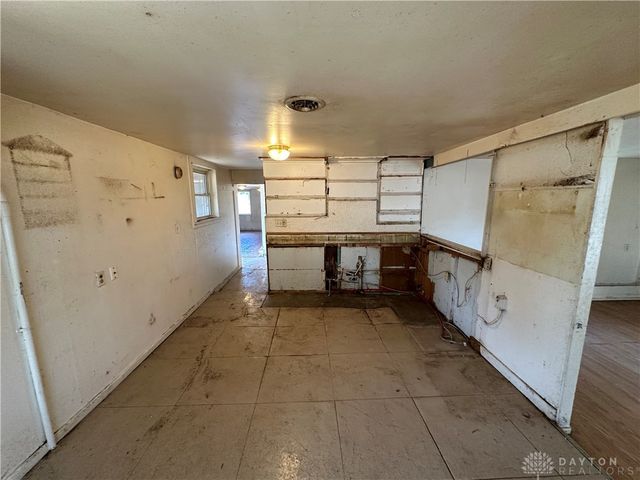 2960 N Diamond Mill Road, Dayton, OH 45426