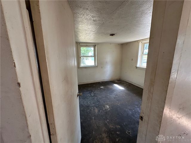 2960 N Diamond Mill Road, Dayton, OH 45426