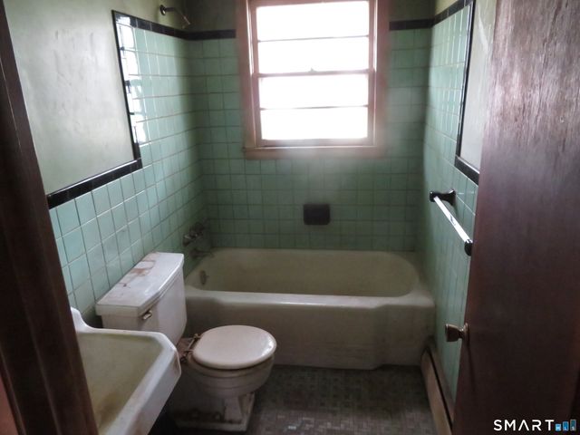 130 Woodland Street, Manchester, CT 06042