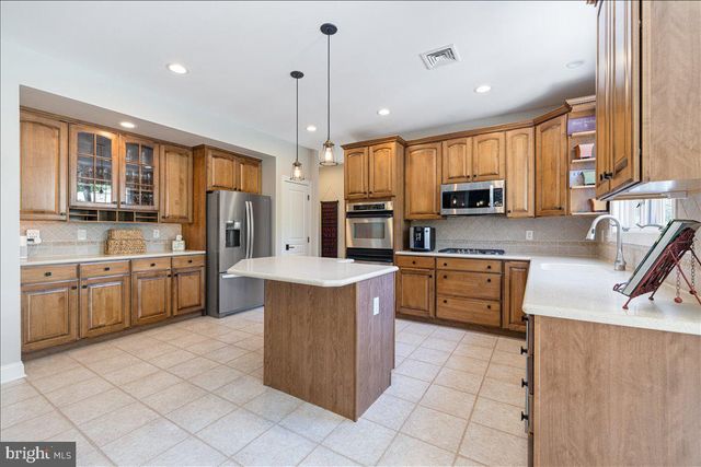 104 PICKWICK DR, Doylestown, PA 18901