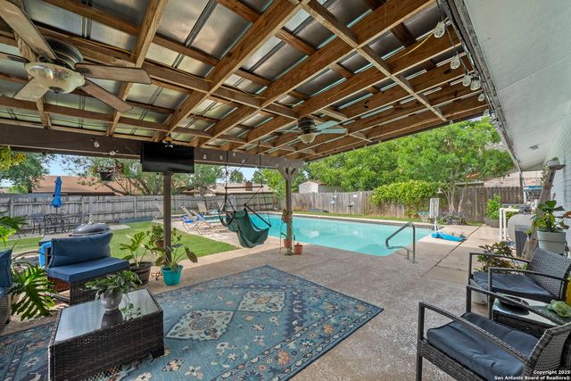 8526 Tanbark Dr, San Antonio, TX 78240