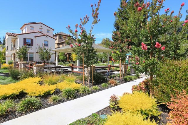 118 Minaret Avenue, Mountain View, CA 94043